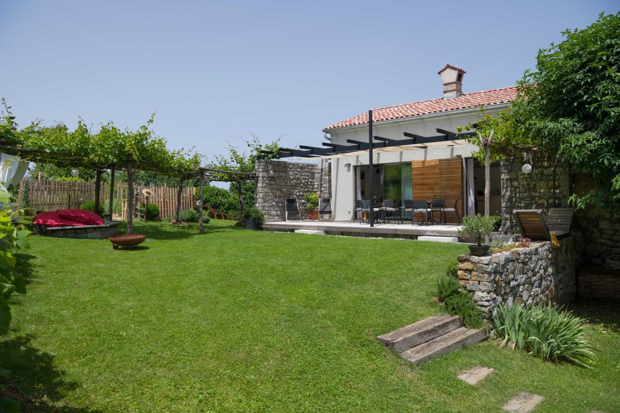 Villa Artes With Free Hot Tub & Sauna Branik Luaran gambar